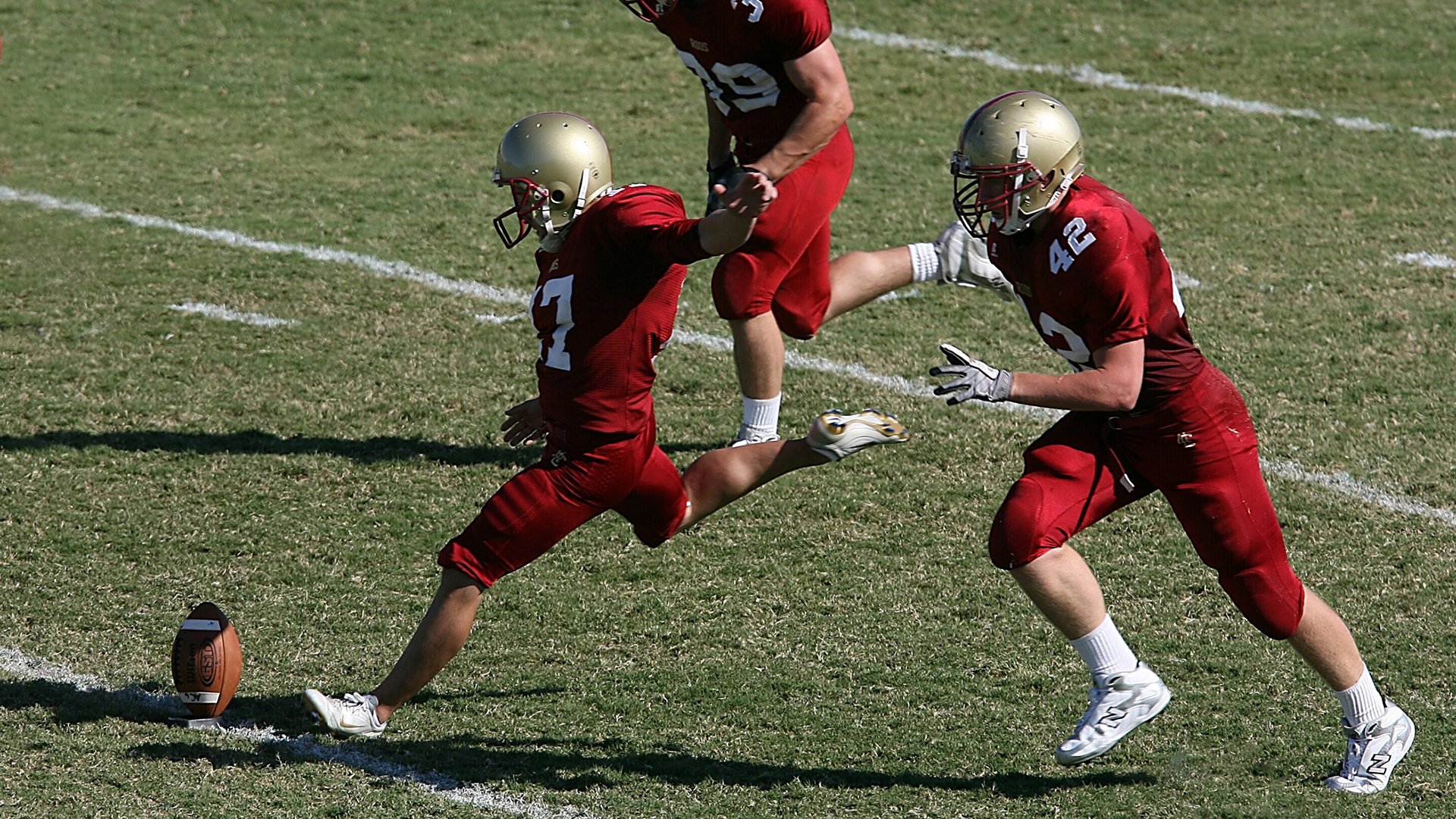 为足球加油,为文明喝彩:青春球场文明满场活动即将启动,校园足球文化活动的口号是什么